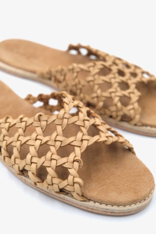 The French Rosettes Nude Sheepskin