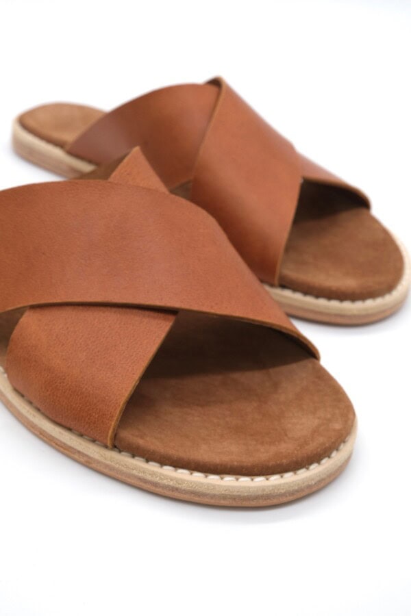 the-sorrento-tan-sheepskin-whiskey-lining-woven-palm-capsule
