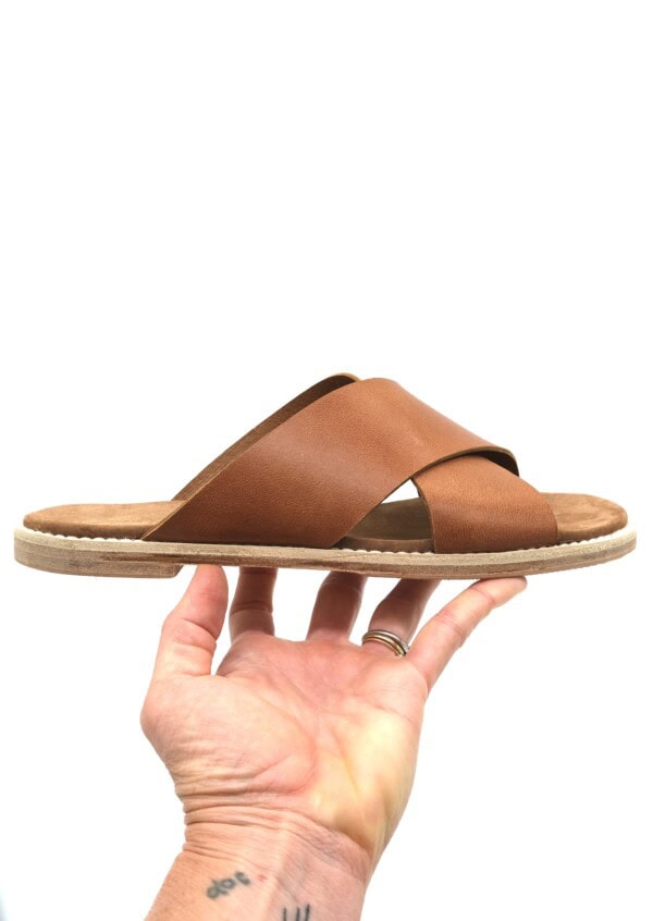 the-sorrento-tan-sheepskin-whiskey-lining-woven-palm-capsule
