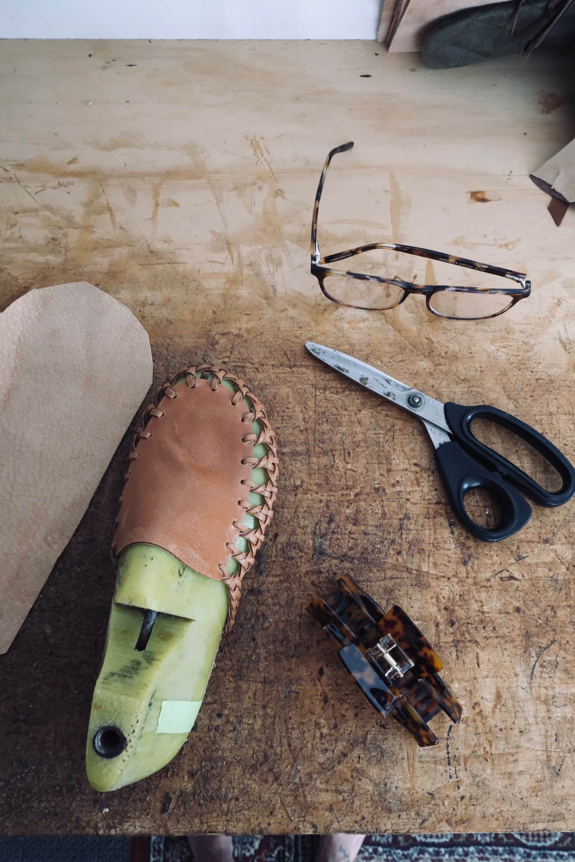 woven-palm-coastal-hair-claw-tortoise-shell-medium