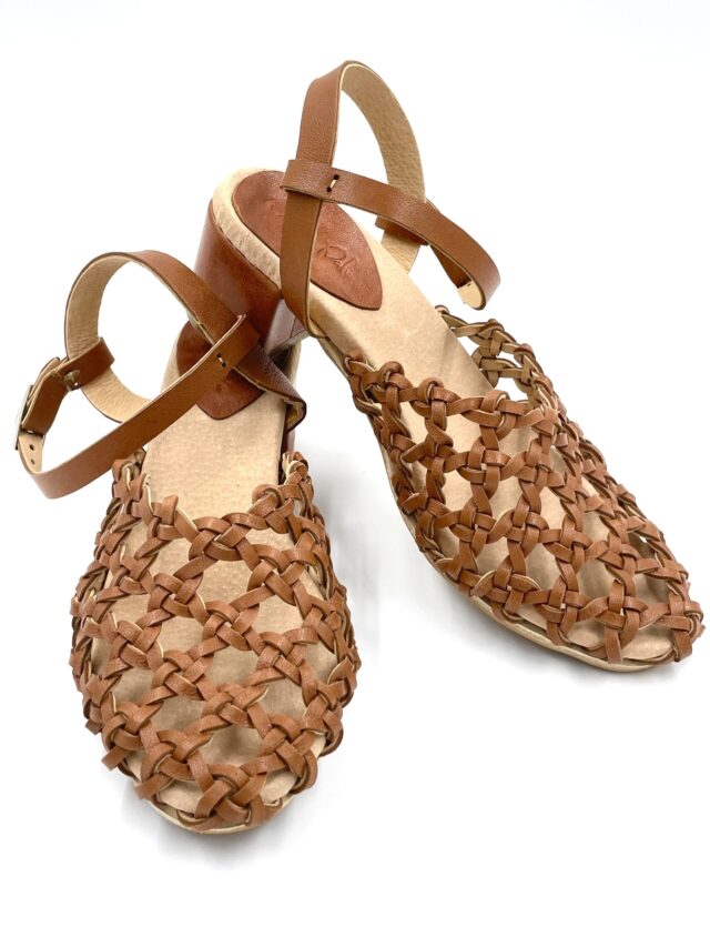 The Rosette Mid-Heel Pumps Tan Sheepskin - Woven Palm