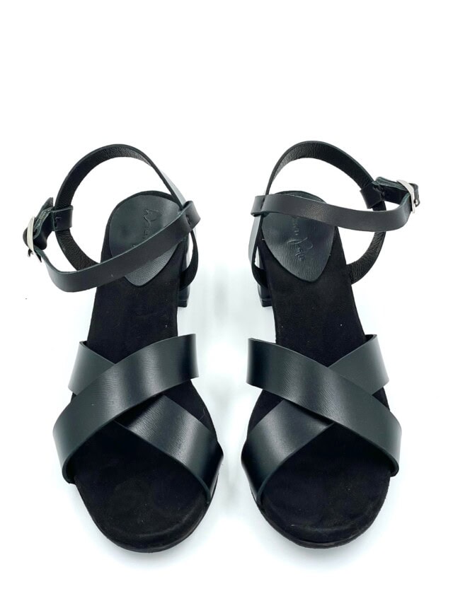 The Sorrento Mid-Heels Black Leather - Woven Palm