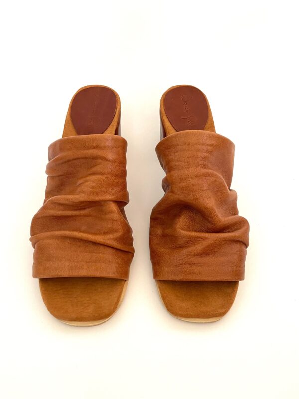 The Palm Mid Heel Tan Sheepskin - Image 2