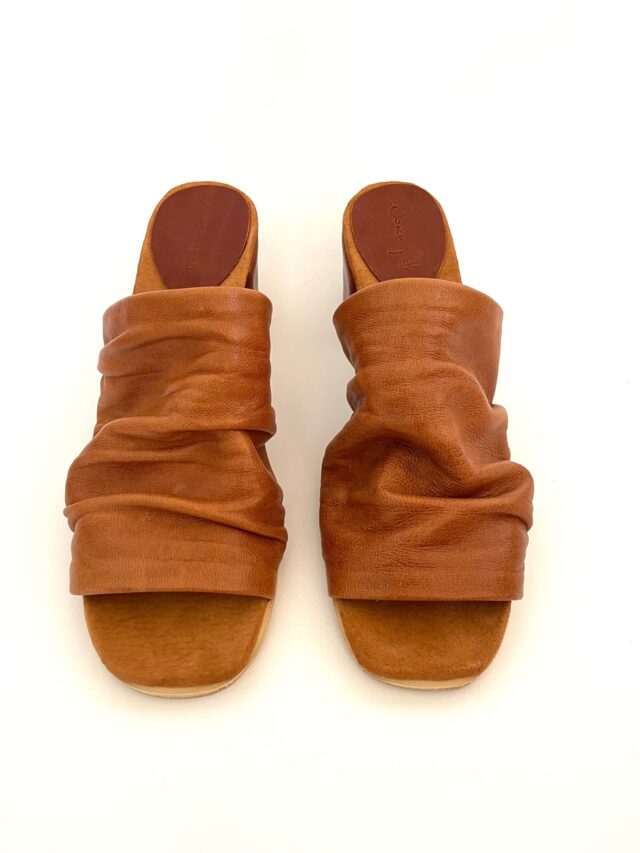 The Palm Mid Heel Tan Sheepskin - Woven Palm