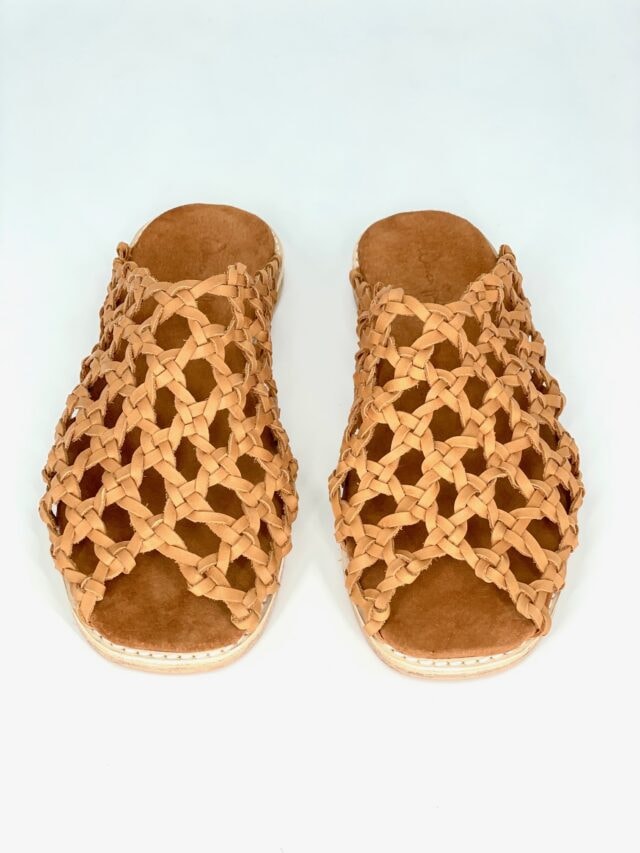 The Rosette Slippers Honey Leather - Woven Palm