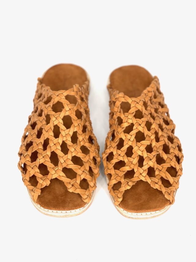 The Rosette Slippers Honey Leather - Woven Palm