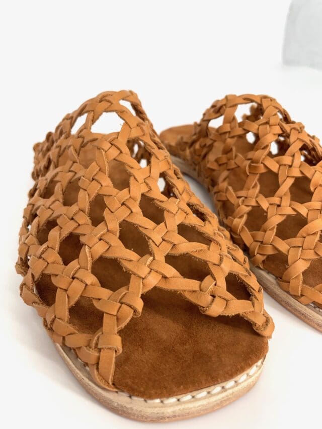 The Rosette Slippers Honey Leather - Woven Palm