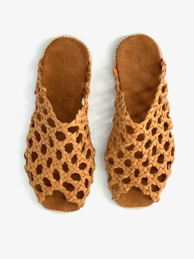 The Rosette Slippers Honey Leather - Woven Palm