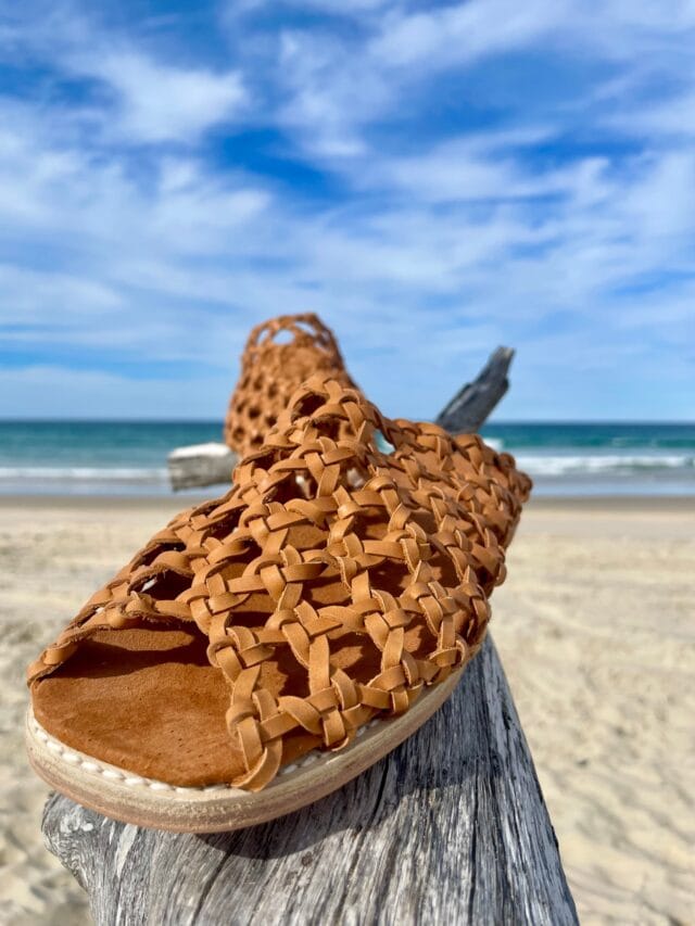 The Rosette Slippers Honey Leather - Woven Palm