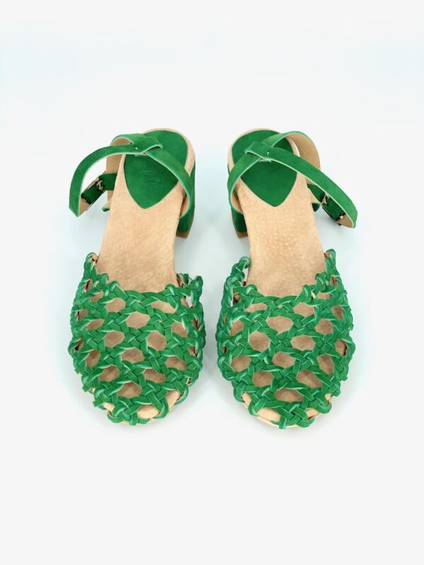 The Rosette Mid-Heel Pumps Emerald Goat Suede - Image 2