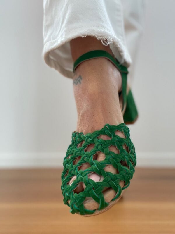 The Rosette Mid-Heel Pumps Emerald Goat Suede - Image 6