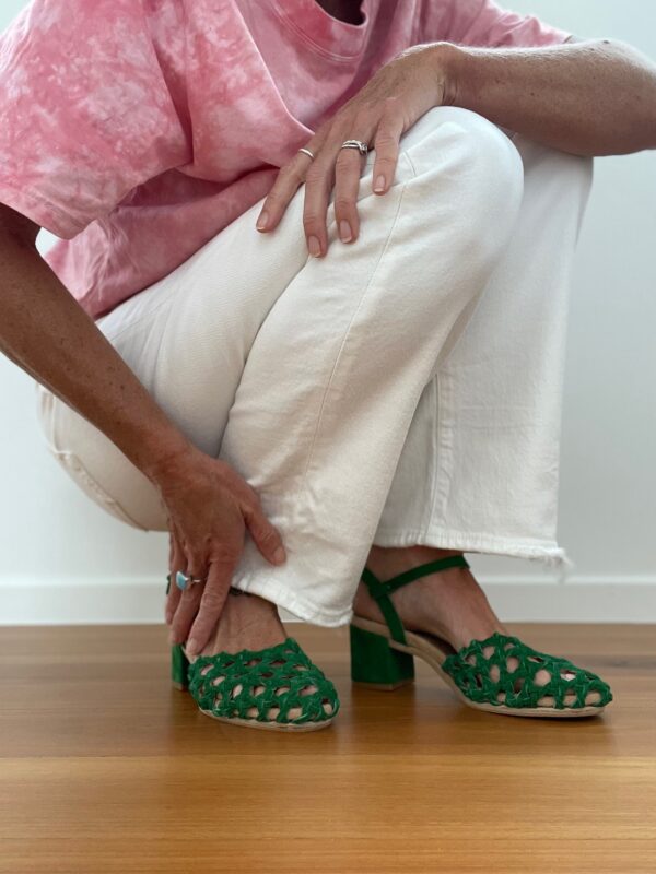 The Rosette Mid-Heel Pumps Emerald Goat Suede - Image 7