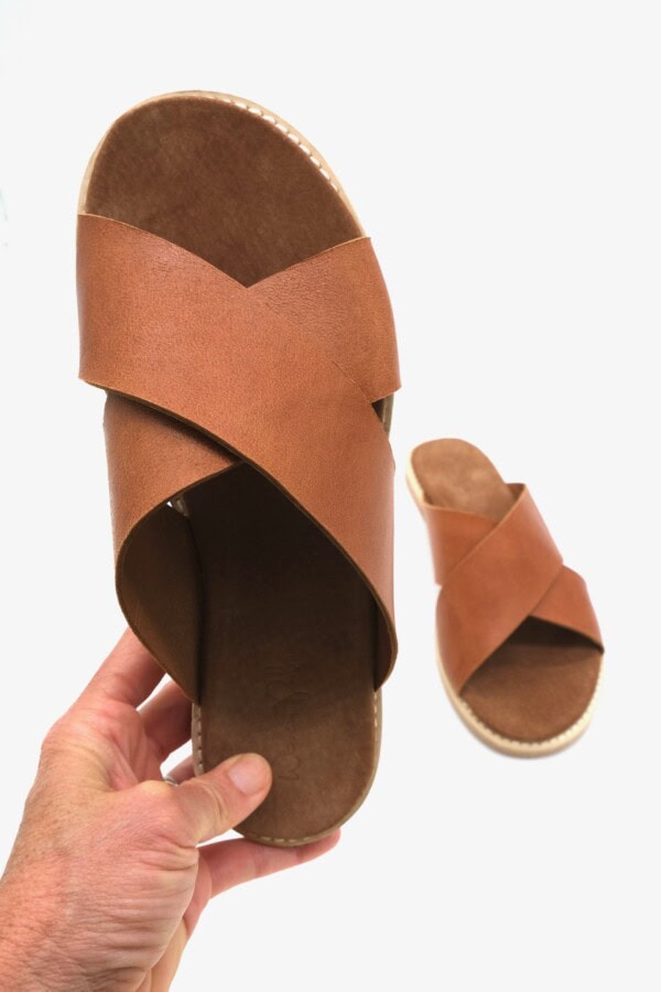 the-sorrento-tan-sheepskin-whiskey-lining-woven-palm-capsule